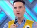 Imagem ilustrativa para Luiz Bacci provoca o SBT ao vivo durante homenagem a Percival de Souza e ironiza estrutura da emissora concorrente