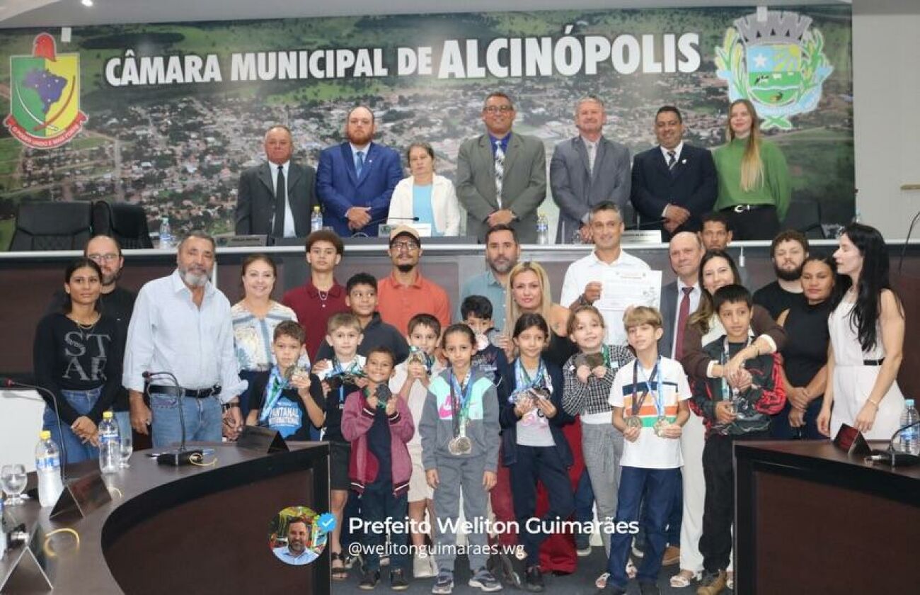 Ilustração da notícia Prefeito Weliton Guimarães e vereadores homenageiam professor de Jiu-Jitsu com Moção de Aplauso em Alcinópolis da MS Todo dia
