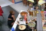 Imagem principal do artigo BBB 25: Camila faz xixi na cozinha do VIP e web reage: "Toda suja"