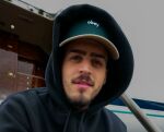 Imagem principal do artigo Jon Vlogs pode ficar preso na Croácia por até oito anos após cometer crime contra um policial