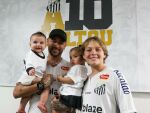 Imagem principal do artigo Neymar encanta internautas ao postar foto rara de Mavie com Helena