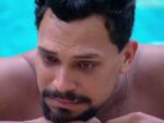 Imagem principal do artigo BBB 25: Vinícius chora sozinho na piscina após conversa com Aline sobre Diogo