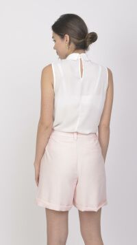 Imagem adicional 1 do item Short Rosa Acinturado de Alfaiataria com Barra Italiana e Prega Frontal - Sofisticação e Versatilidade para Seu Guarda-Roupa