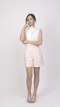 Imagem adicional 2 do item Short Rosa Acinturado de Alfaiataria com Barra Italiana e Prega Frontal - Sofisticação e Versatilidade para Seu Guarda-Roupa