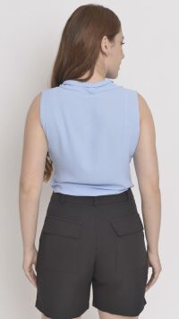 Imagem adicional 5 do item Bermuda Helena Preta – Alfaiataria com Caimento Impecável e Detalhes Elegantes para Todas as Ocasiões