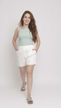 Imagem adicional 4 do item Short Curto Branco de Alfaiataria - Sofisticação e Modernidade com Design Minimalista