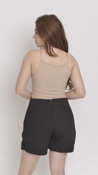 Imagem adicional 3 do item Short Curto Preto de Alfaiataria - Sofisticação e Modernidade com Design Minimalista