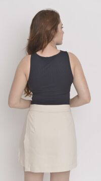 Imagem adicional 3 do item Saia-shorts Bege com Detalhe Transpassado Vicky Sense - Conforto e Estilo