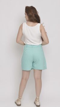 Imagem adicional 2 do item Saia-shorts de Alfaiataria Verde Água com Pregas - Conforto e Versatilidade