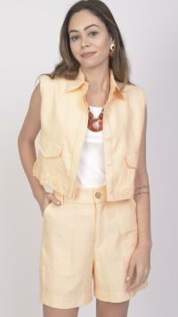 Imagem adicional 2 do item Shorts Pêssego de Alfaiataria com Bolsos e Botão Refinado - Sofisticação e Praticidade para Looks Elegantes