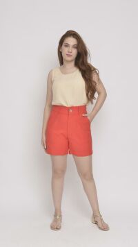Imagem adicional 1 do item Shorts Vermelho de Alfaiataria com Bolsos e Botão Refinado - Sofisticação e Praticidade para Looks Elegantes