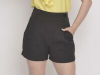 Imagem adicional 1 do item Short Preto com Detalhe Transpassado no Cós e Botão - Estilo Moderno e Confortável