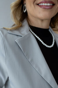 Imagem adicional 3 do item Blazer Cropped Sofia - Bege - Alfaiataria Moderna com Toque Fashion