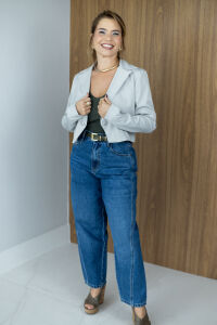 Imagem adicional 1 do item Blazer Cropped Sofia - Cinza - Alfaiataria Moderna com Toque Fashion