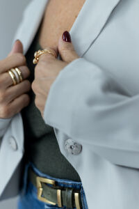 Imagem adicional 3 do item Blazer Cropped Sofia - Cinza - Alfaiataria Moderna com Toque Fashion