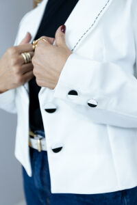 Imagem adicional 2 do item Blazer Grace - Branco - Alfaiataria Sofisticada com Detalhe de Pesponto Contrastante
