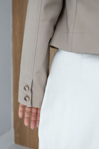 Imagem adicional 5 do item Blazer Grace - Caqui - Alfaiataria Sofisticada com Detalhe de Pesponto Contrastante