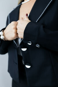 Imagem adicional 3 do item Blazer Grace - Preto - Alfaiataria Sofisticada com Detalhe de Pesponto Contrastante
