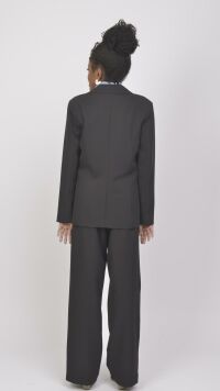 Imagem adicional 1 do item Blazer Linéa Nera – Social Feminino Preto | Elegância em Corte Clássico e Caimento Impecável para Todas as Ocasiões