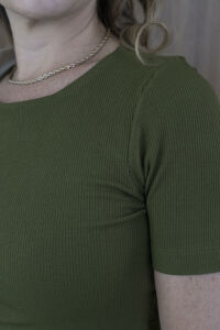 Imagem adicional 5 do item Blusa Sol de Verão - Verde - Cropped Canelado com Frente Dupla para um Visual Atemporal