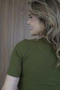 Imagem adicional 6 do item Blusa Sol de Verão - Verde - Cropped Canelado com Frente Dupla para um Visual Atemporal