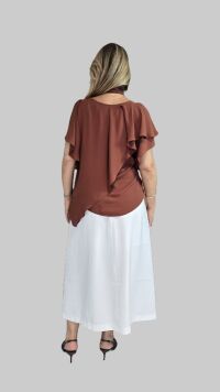Imagem adicional 3 do item Blusa Manga Angel Assimétrica em Crepe Fluido - Elegância e Conforto em Uma Só Peça