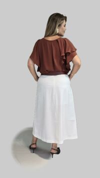 Imagem adicional 5 do item Blusa Manga Angel Assimétrica em Crepe Fluido - Elegância e Conforto em Uma Só Peça