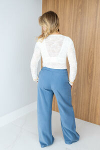 Imagem adicional 3 do item Blusa Clara - Off White - Renda, Transparência e Delicadeza em um Só Look