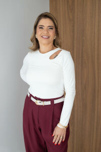 Imagem adicional 1 do item Blusa Isis Soft de Manga Longa - Branca - Detalhe vazado com formato oval