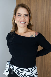 Imagem adicional 1 do item Blusa Janaina - Preta - Canelada, Moderna e com Decote Assimétrico de M/L