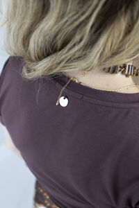 Imagem adicional 3 do item Blusa Jenifer com Decote V e Gola Slim - Marrom