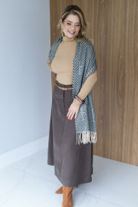 Imagem adicional 4 do item Blusa Lia - Caqui - Canelada, Gola Alta e Elegância Atemporal para o Dia a Dia