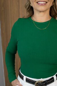 Imagem adicional 2 do item Blusa Lia - Verde - Cropped Canelada de Manga Longa com Gola Careca