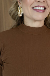 Imagem adicional 3 do item Blusa Regina Cropped Canelada  - Caqui - Justa na Medida e Ideal para o Dia a Dia
