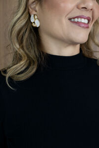 Imagem adicional 2 do item Blusa Regina Cropped Canelada  - Preta - Justa na Medida e Ideal para o Dia a Dia