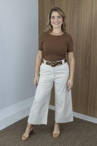 Imagem adicional 1 do item Blusa Sol de Verão - Caramelo - Cropped Canelado com Frente Dupla para um Visual Atemporal