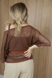 Imagem adicional 2 do item Blusa Trama em Tricot Vazado - Marrom - Transparência e Estilo em Uma Peça Cheia de Personalidade