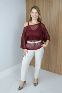 Imagem adicional 2 do item Blusa Trama em Tricot Vazado - Marsala - Transparência e Estilo em Uma Peça Cheia de Personalidade