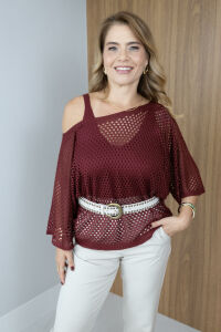 Imagem adicional 1 do item Blusa Trama em Tricot Vazado - Marsala - Transparência e Estilo em Uma Peça Cheia de Personalidade