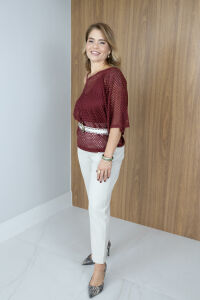 Imagem adicional 0 do item Blusa Trama em Tricot Vazado - Marsala - Transparência e Estilo em Uma Peça Cheia de Personalidade