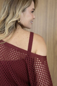 Imagem adicional 4 do item Blusa Trama em Tricot Vazado - Marsala - Transparência e Estilo em Uma Peça Cheia de Personalidade