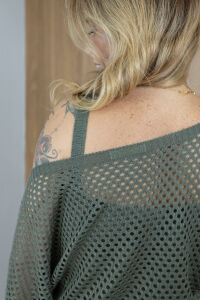 Imagem adicional 5 do item Blusa Trama em Tricot Vazado - Verde Militar - Transparência e Estilo em Uma Peça Cheia de Personalidade