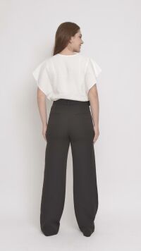 Imagem adicional 2 do item Blusa Cropped de Alfaiataria com Manga Morcego – Branco | Moda Feminina