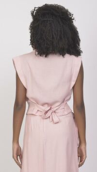 Imagem adicional 3 do item Blusa Cropped de Alfaiataria Rosa com Botões e Detalhe em Laço nas Costas - Sofisticação e Estilo