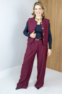Imagem adicional 1 do item Calça Iris - Marsala - De corte reto com destaque para o botão exclusivo