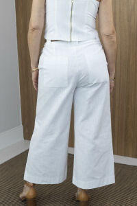 Imagem adicional 4 do item Calça Pantacourt Feminina Lúmen - Branca - em 100% Algodão – Leveza e Estilo