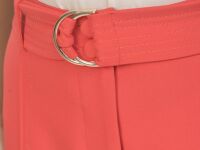 Imagem adicional 4 do item Calça Vermelha Reta de Alfaiataria com Cinto Integrado e Vinco Frontal - Sofisticação e Estilo para Looks Modernos