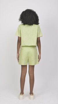 Imagem adicional 2 do item Conjunto de Alfaiataria com Shorts e Camisa Cropped - Estilo e Conforto para Looks Versáteis- Verde