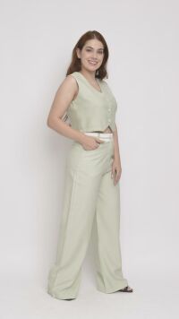 Imagem adicional 0 do item Conjunto Verde de Alfaiataria Feminino: Calça Reta com Listras no Cós e Colete para Elegância e Estilo Moderno