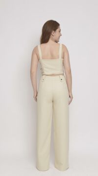 Imagem adicional 1 do item Conjunto Bege Sofisticado com Calça Reta e Cropped - Elegância e Conforto para Looks Versáteis